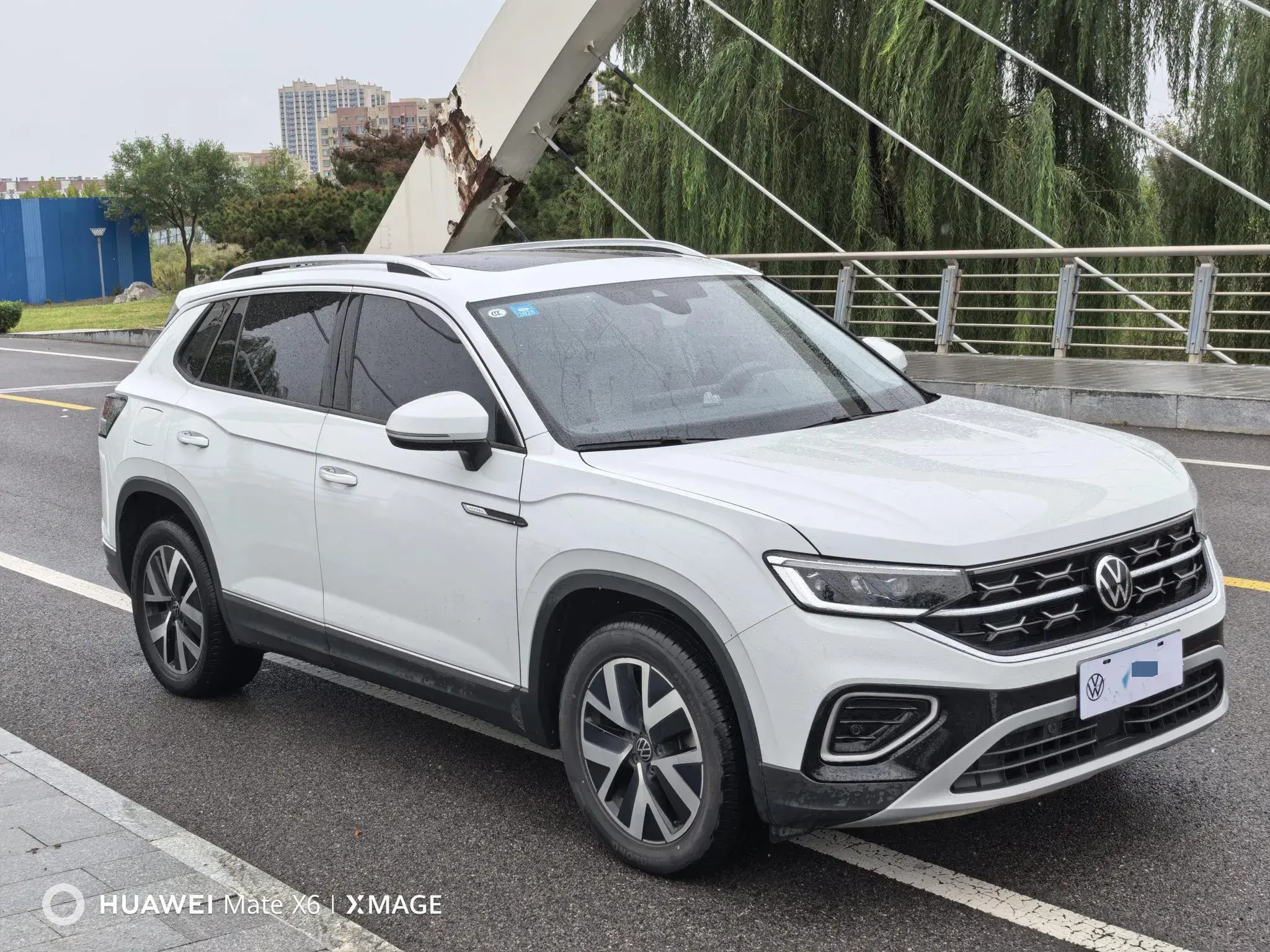 2024 VOLKSWAGEN TAYRON thumbnail 3