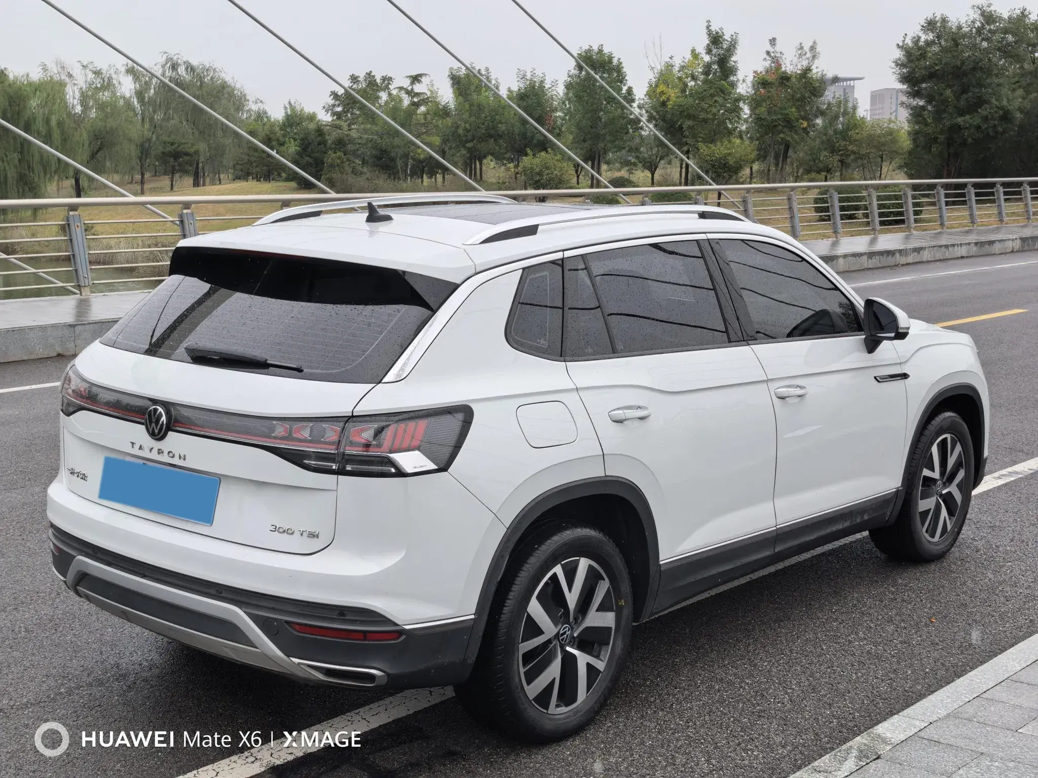 2024 VOLKSWAGEN TAYRON thumbnail 4