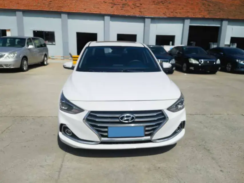 2017 HYUNDAI CELESTA thumbnail 3