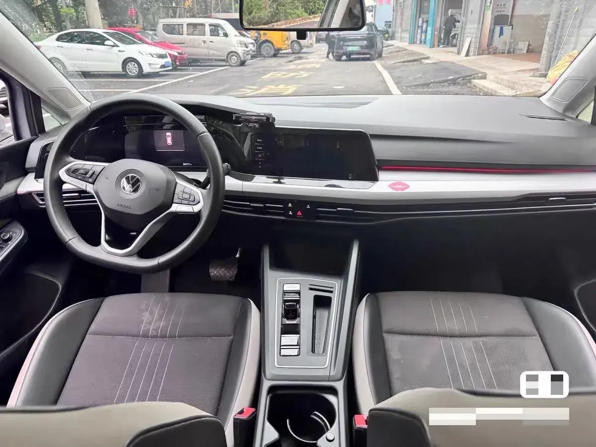 2023 VOLKSWAGEN GOLF thumbnail 3