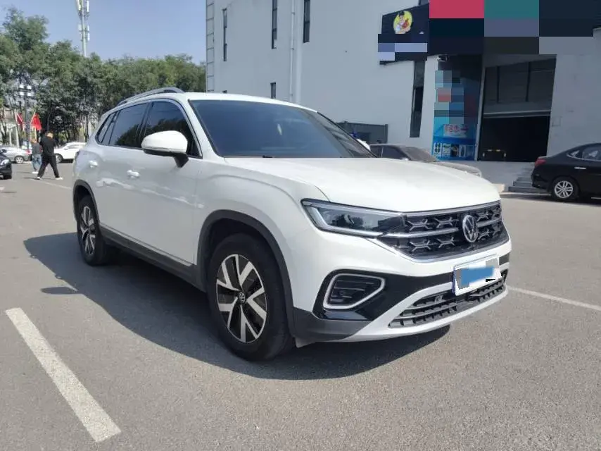 2024 VOLKSWAGEN TAYRON thumbnail 2