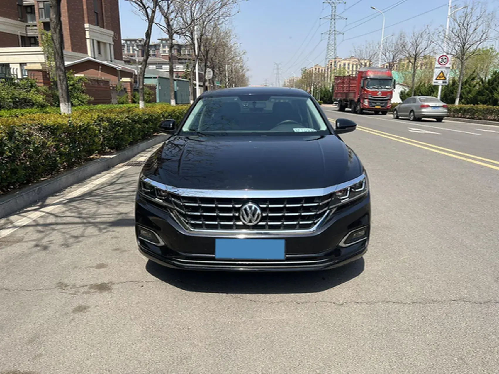 2019 VOLKSWAGEN PASSAT thumbnail 2
