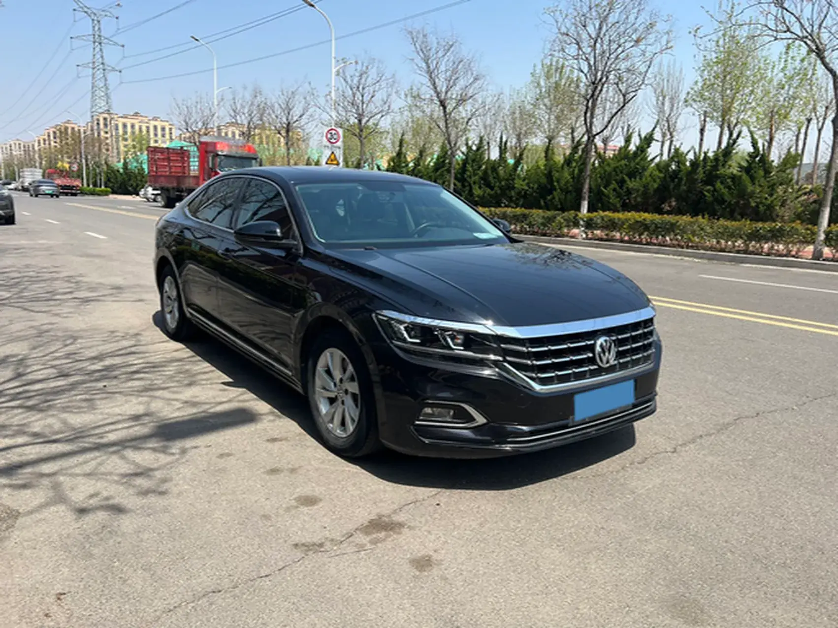 2019 VOLKSWAGEN PASSAT thumbnail 3