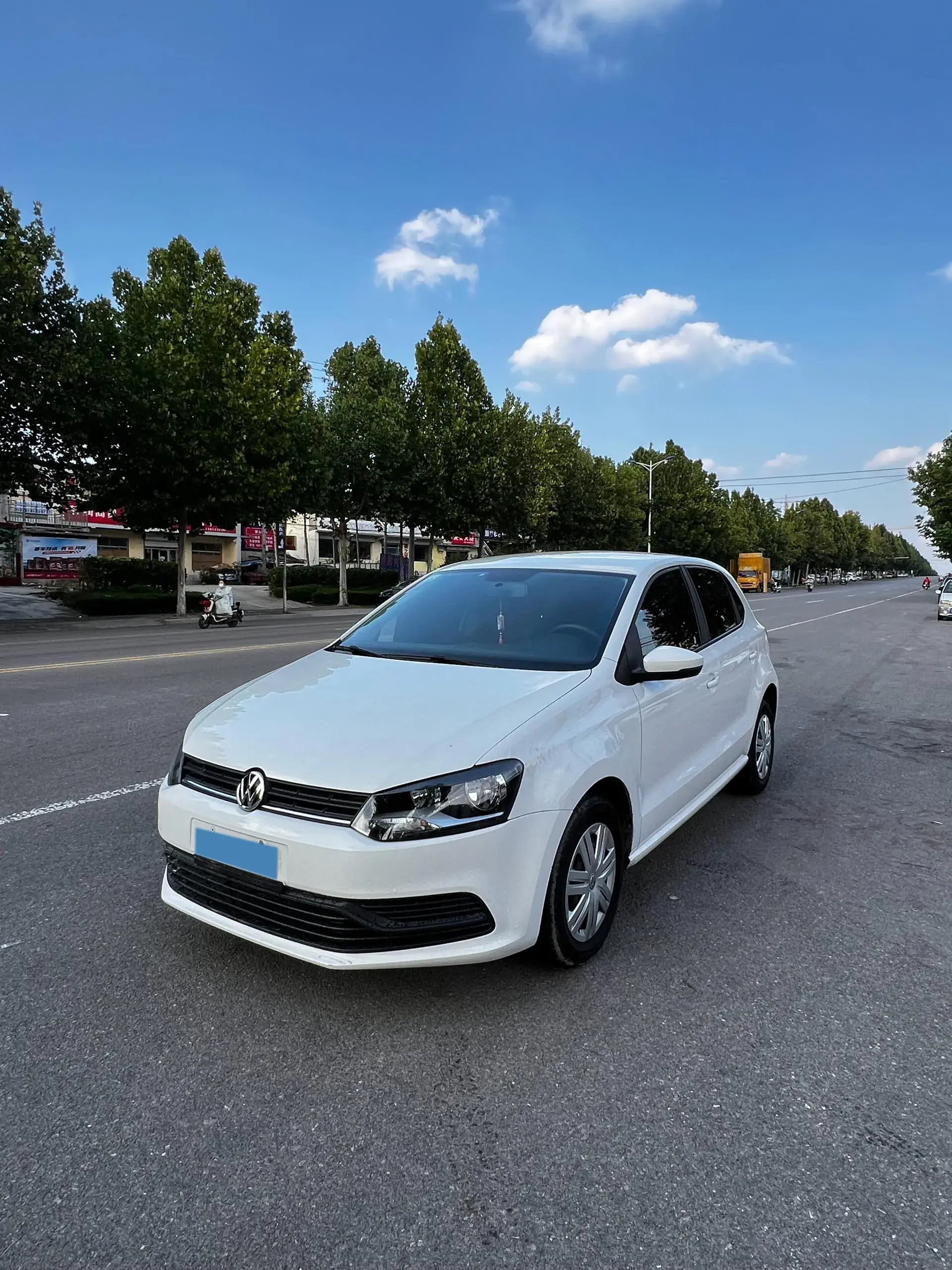 2018 VOLKSWAGEN POLO view 1