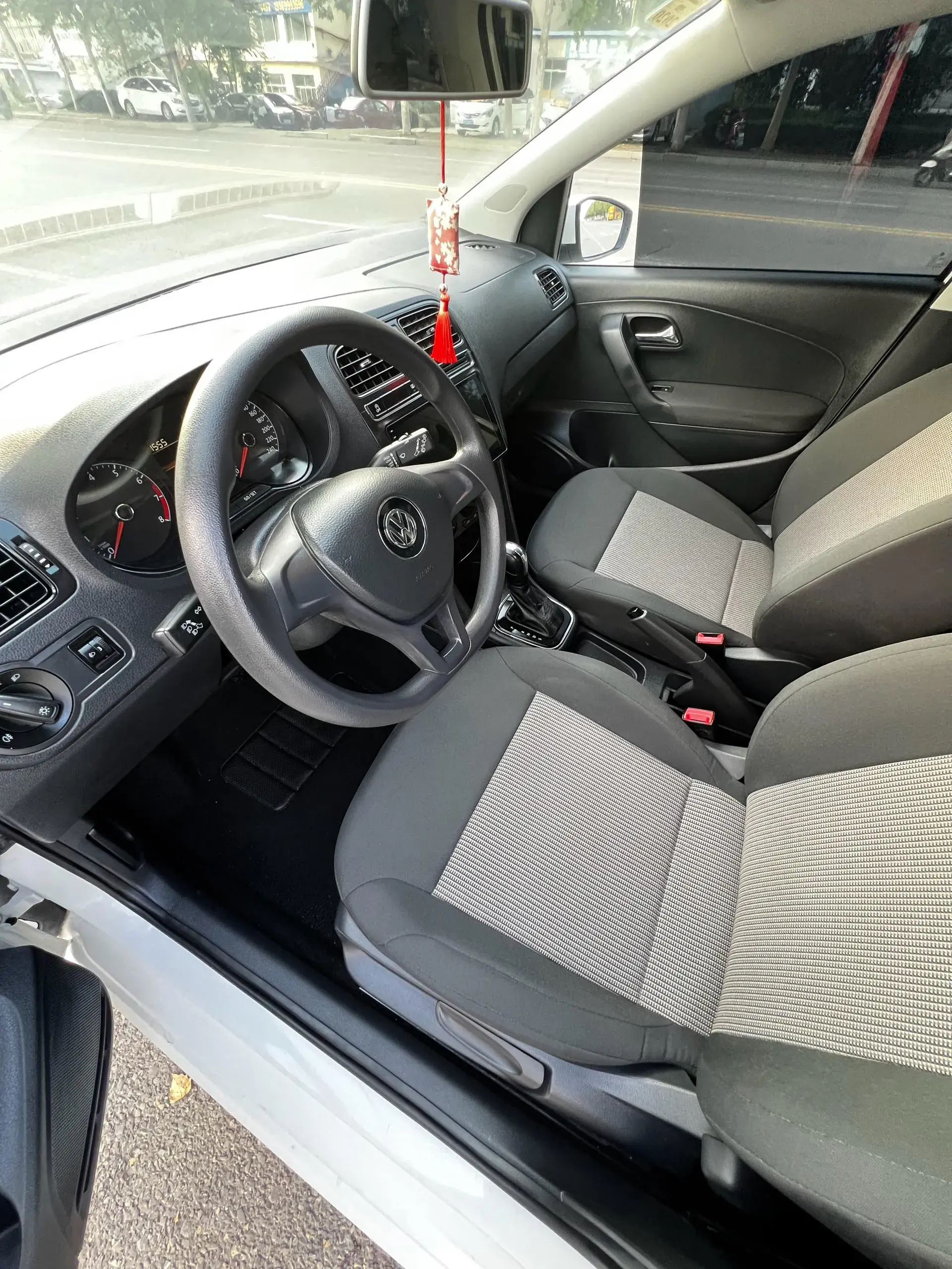 2018 VOLKSWAGEN POLO thumbnail 4