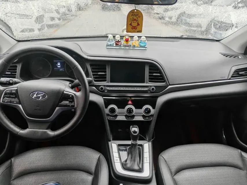 2019 HYUNDAI ELANTRA thumbnail 3