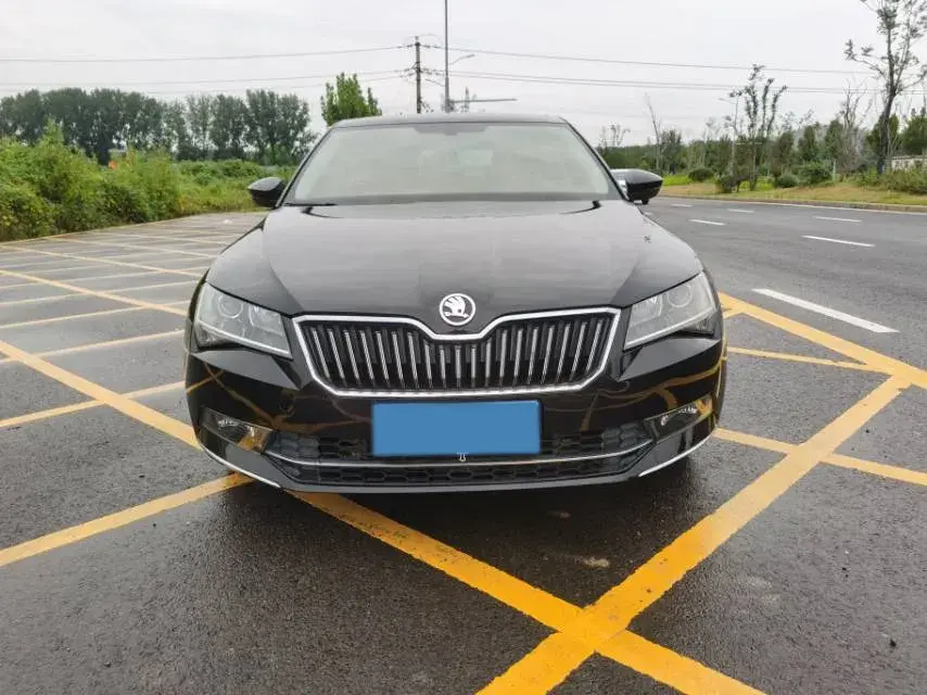 2018 SKODA SUPERB thumbnail 2