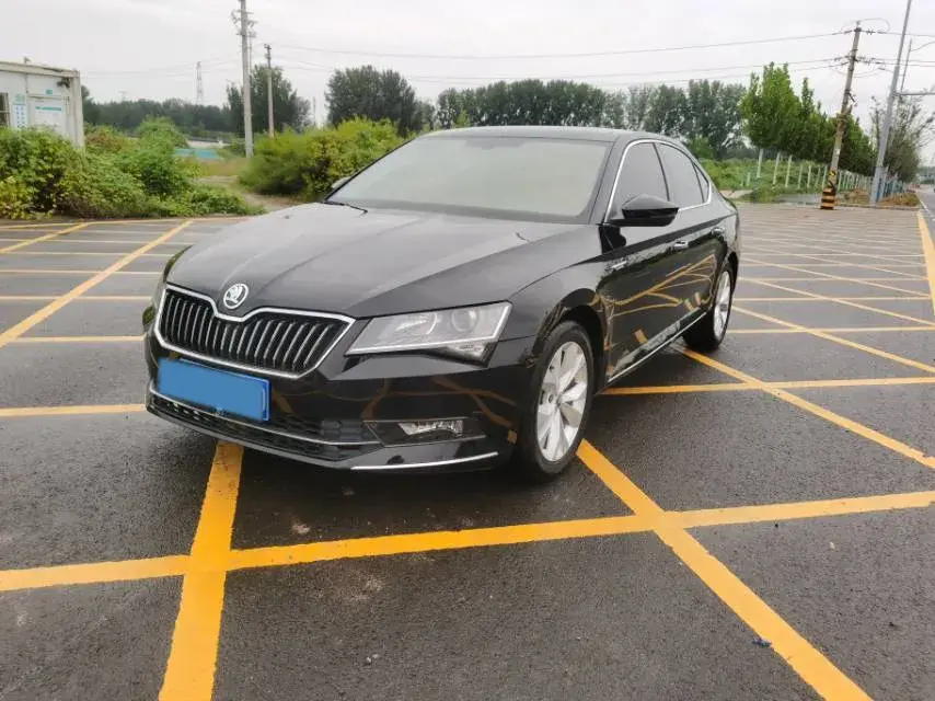 2018 SKODA SUPERB thumbnail 4
