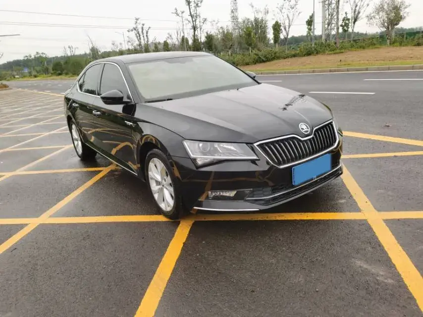 2018 SKODA SUPERB thumbnail 3