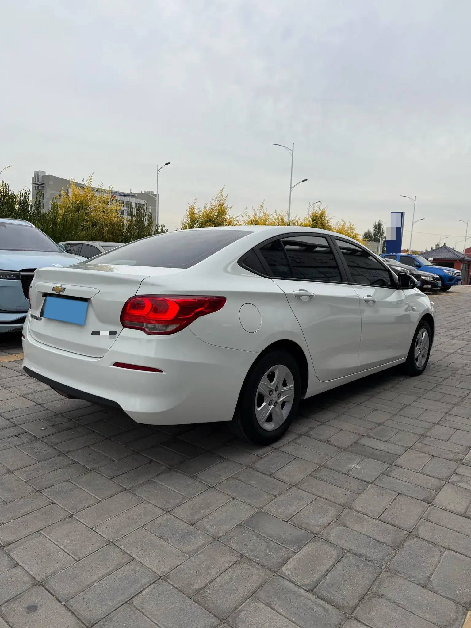 2019 CHEVROLET CAVALIER thumbnail 4