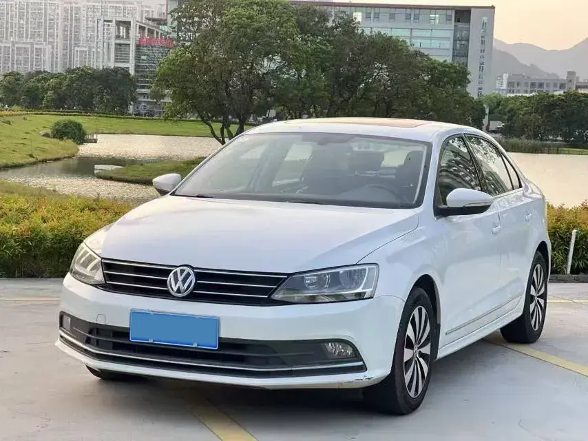 2018 VOLKSWAGEN SAGITAR view 1