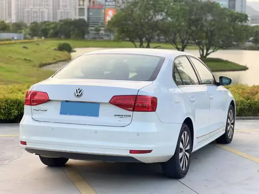 2018 VOLKSWAGEN SAGITAR thumbnail 3