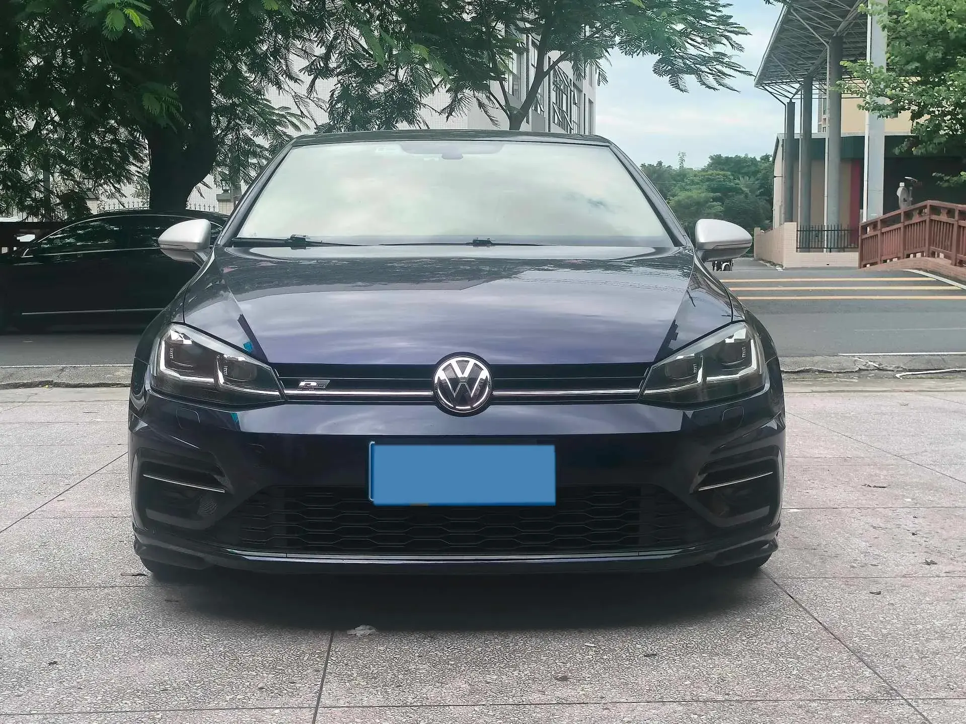 2019 VOLKSWAGEN GOLF thumbnail 3