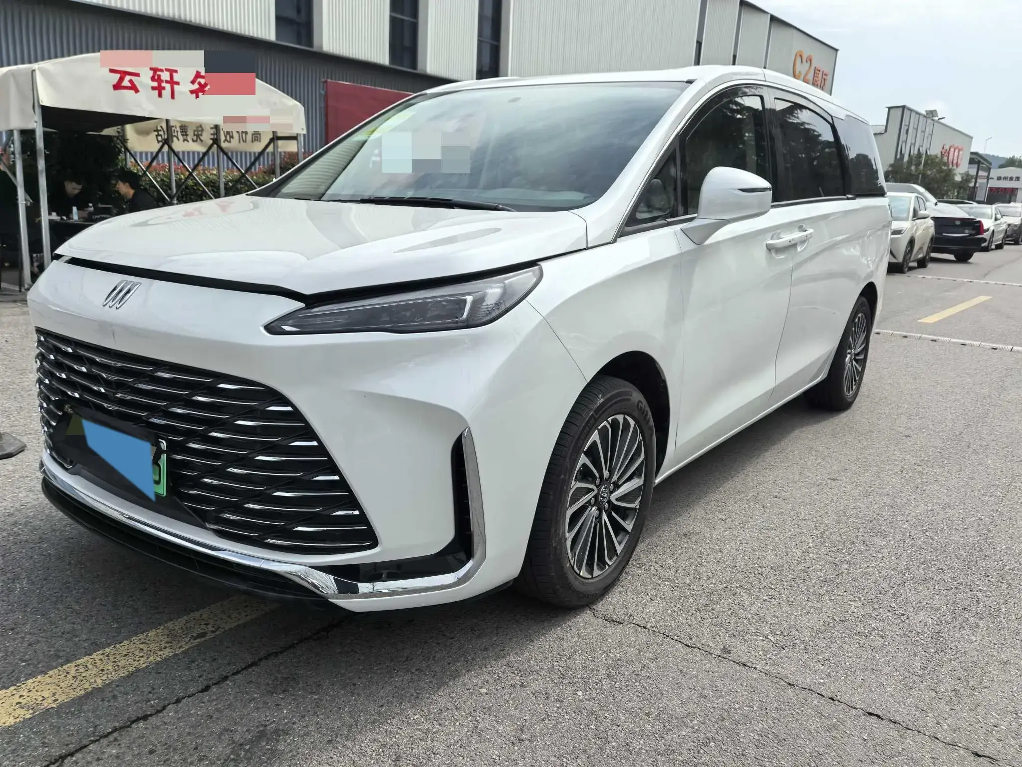 2025 BUICK GL8 view 1