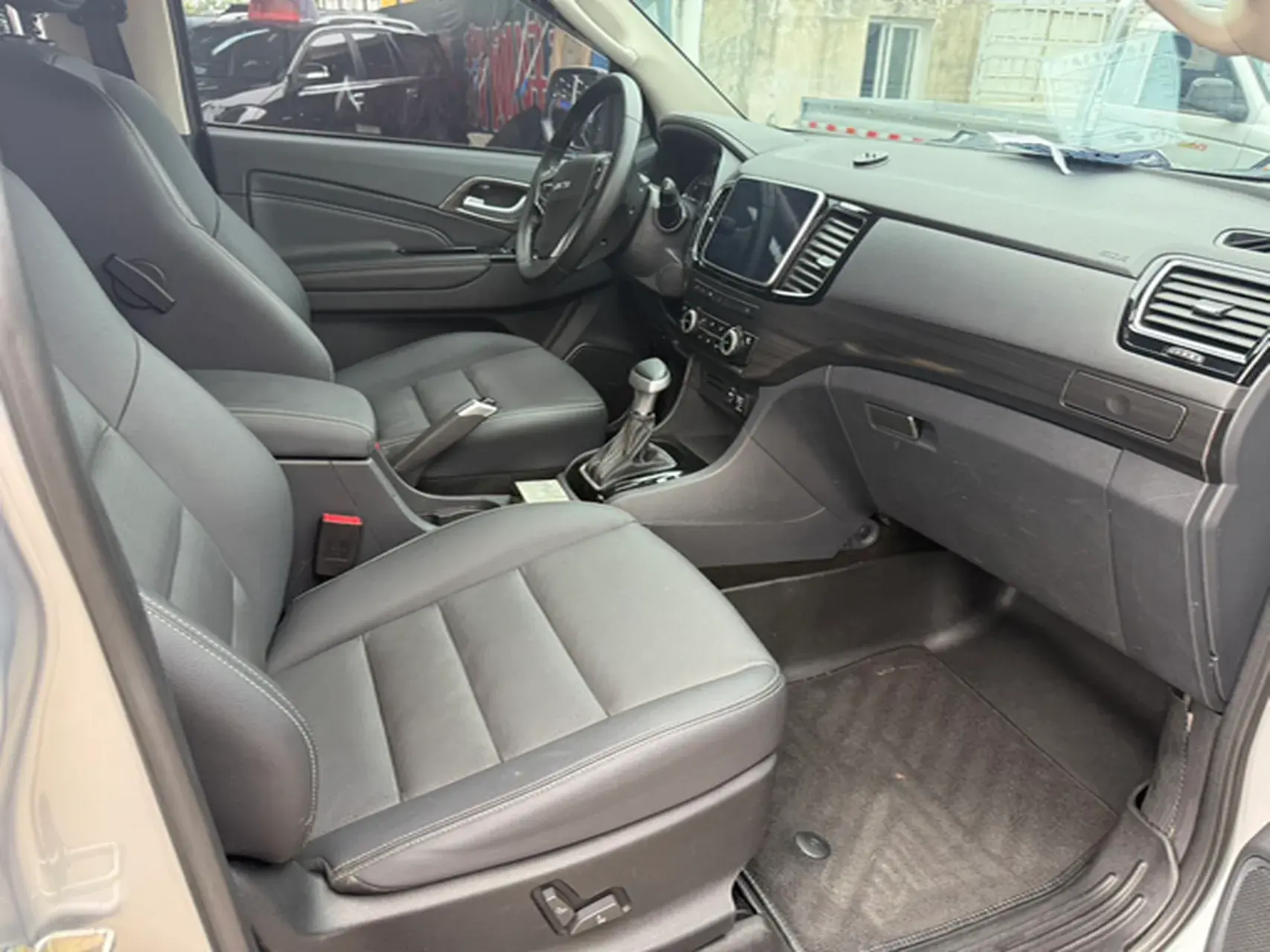 2018 ISUZU MU-X thumbnail 4