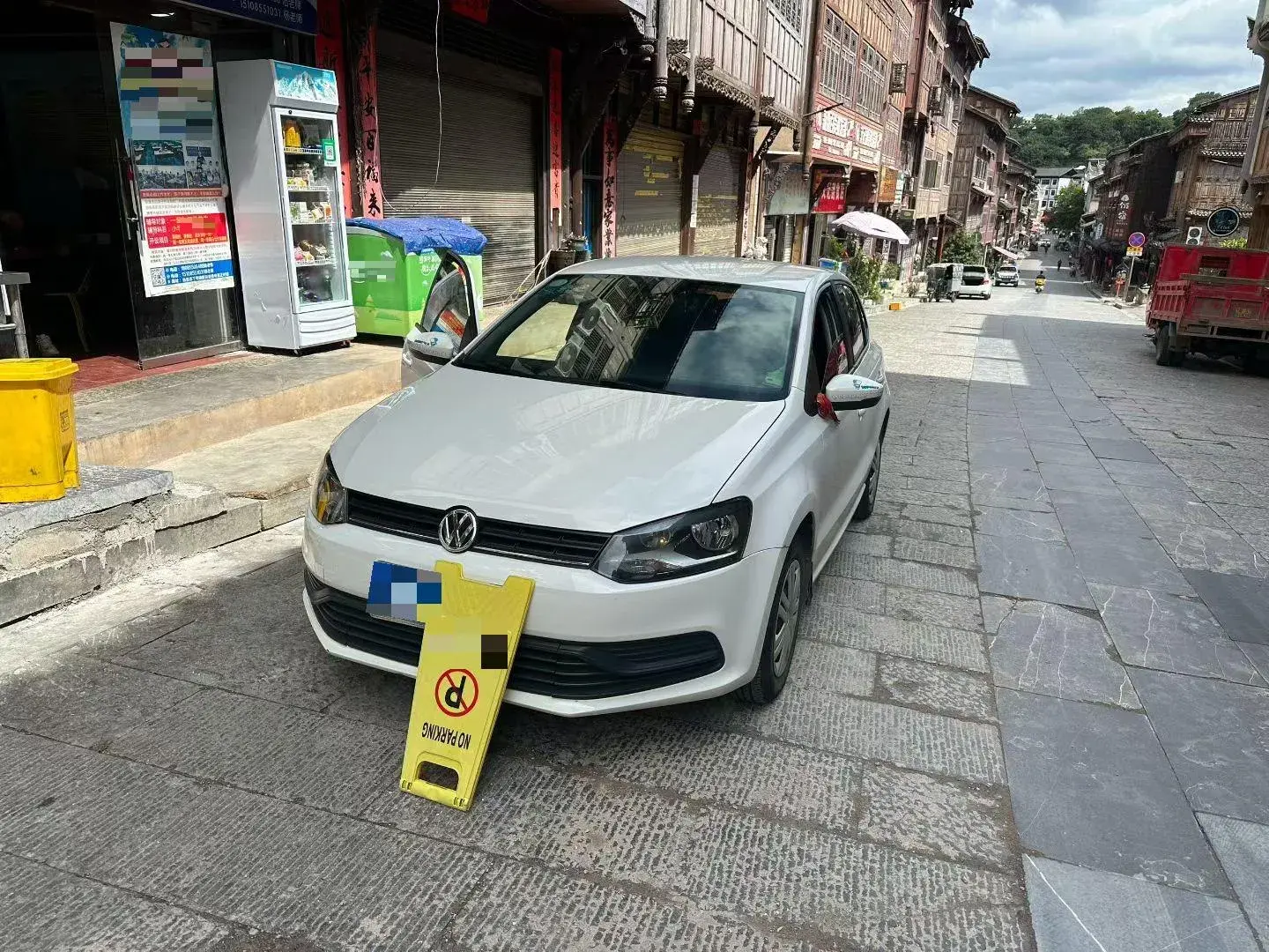 2016 VOLKSWAGEN POLO view 1