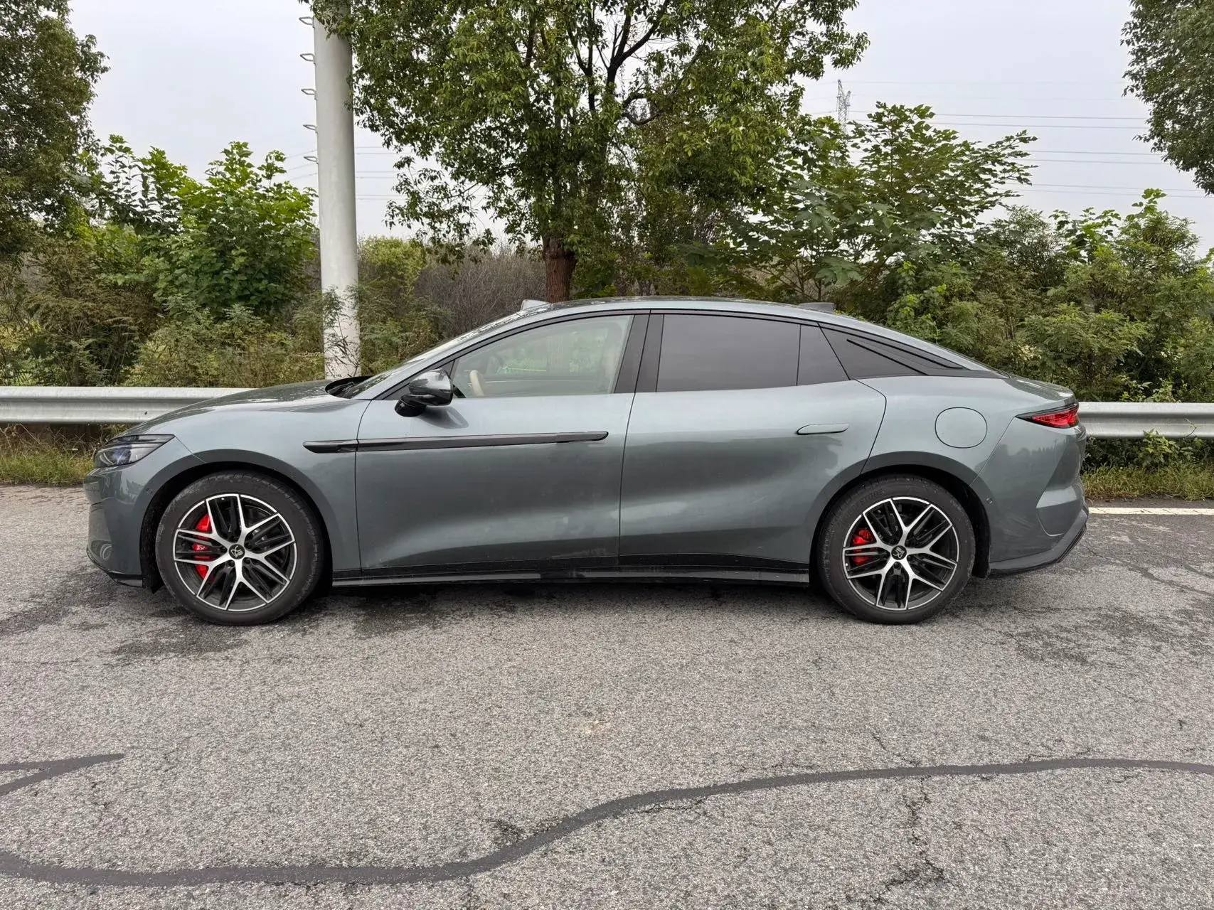 2025 BYD HANL thumbnail 3