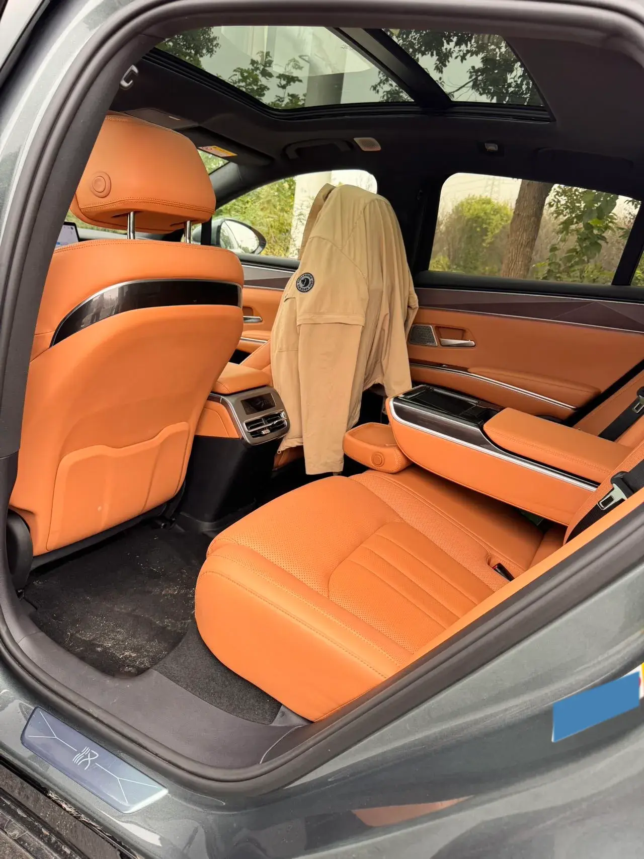 2025 BYD HANL thumbnail 4