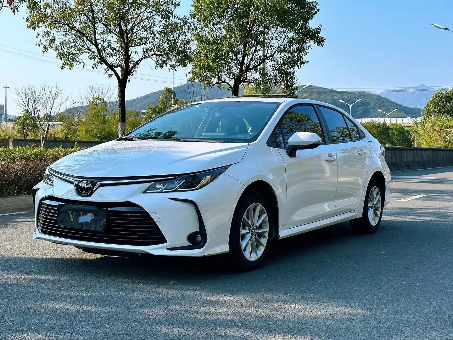 2019 TOYOTA COROLLA view 1