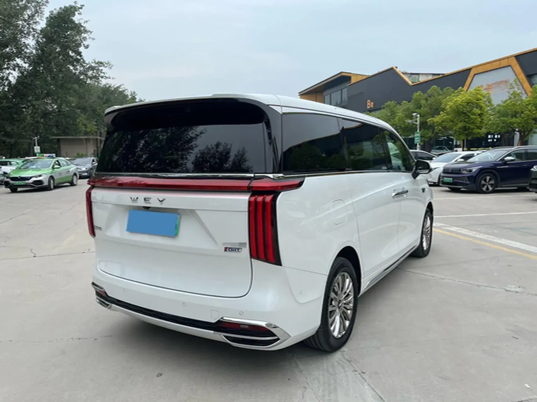 2024 HONGQI HQ9 thumbnail 4