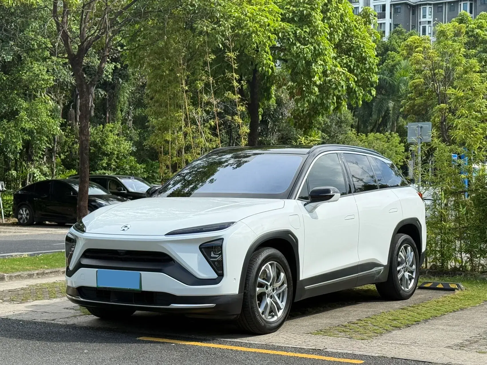 2020 NIO ES6 view 1