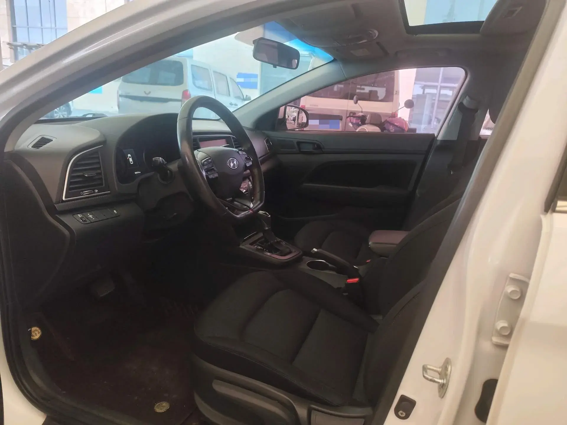 2016 HYUNDAI ELANTRA thumbnail 4