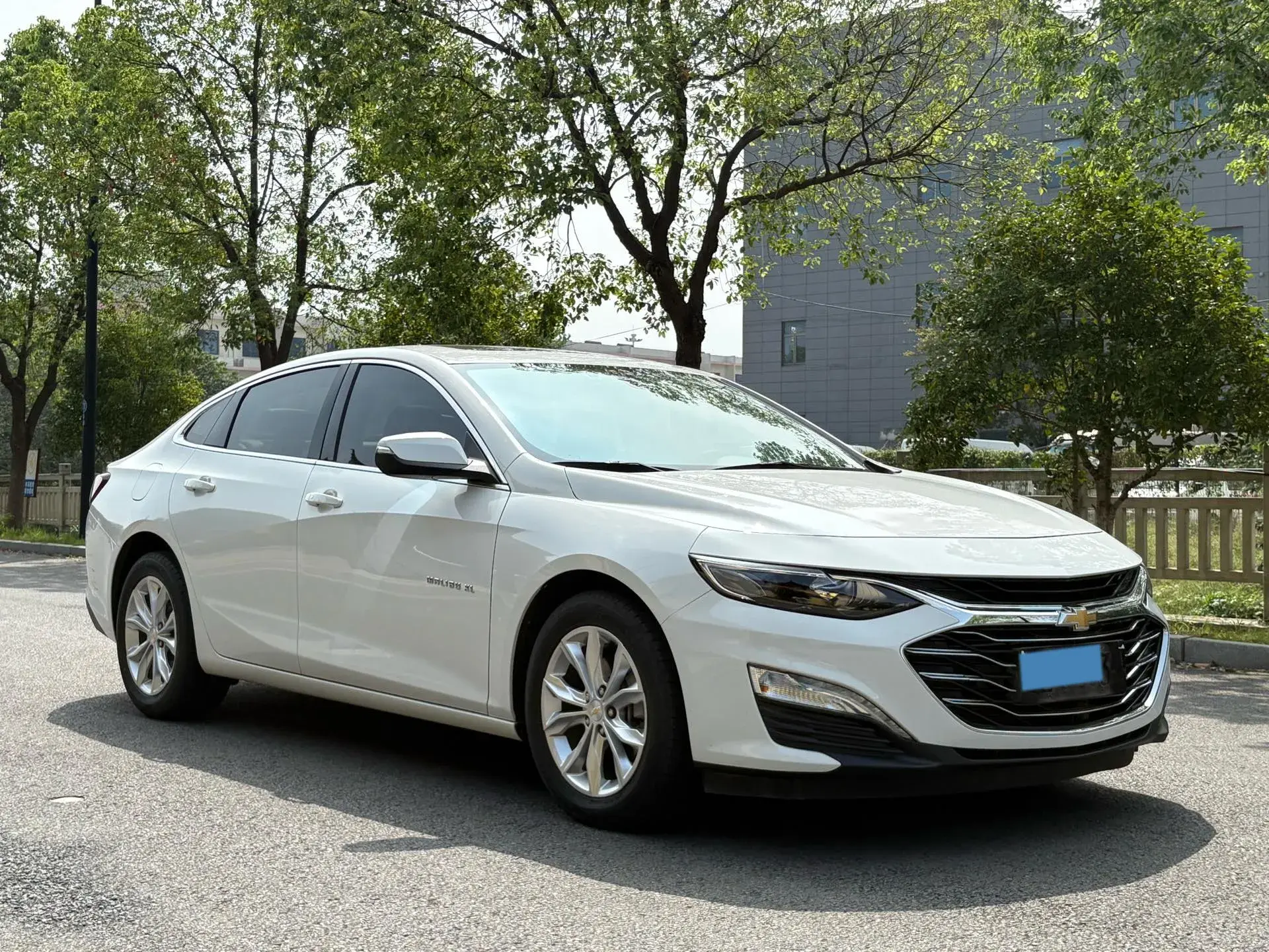 2022 CHEVROLET MALIBU thumbnail 2