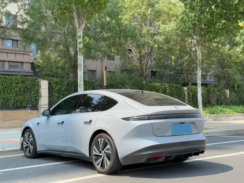 2024 NIO ET5 thumbnail 4