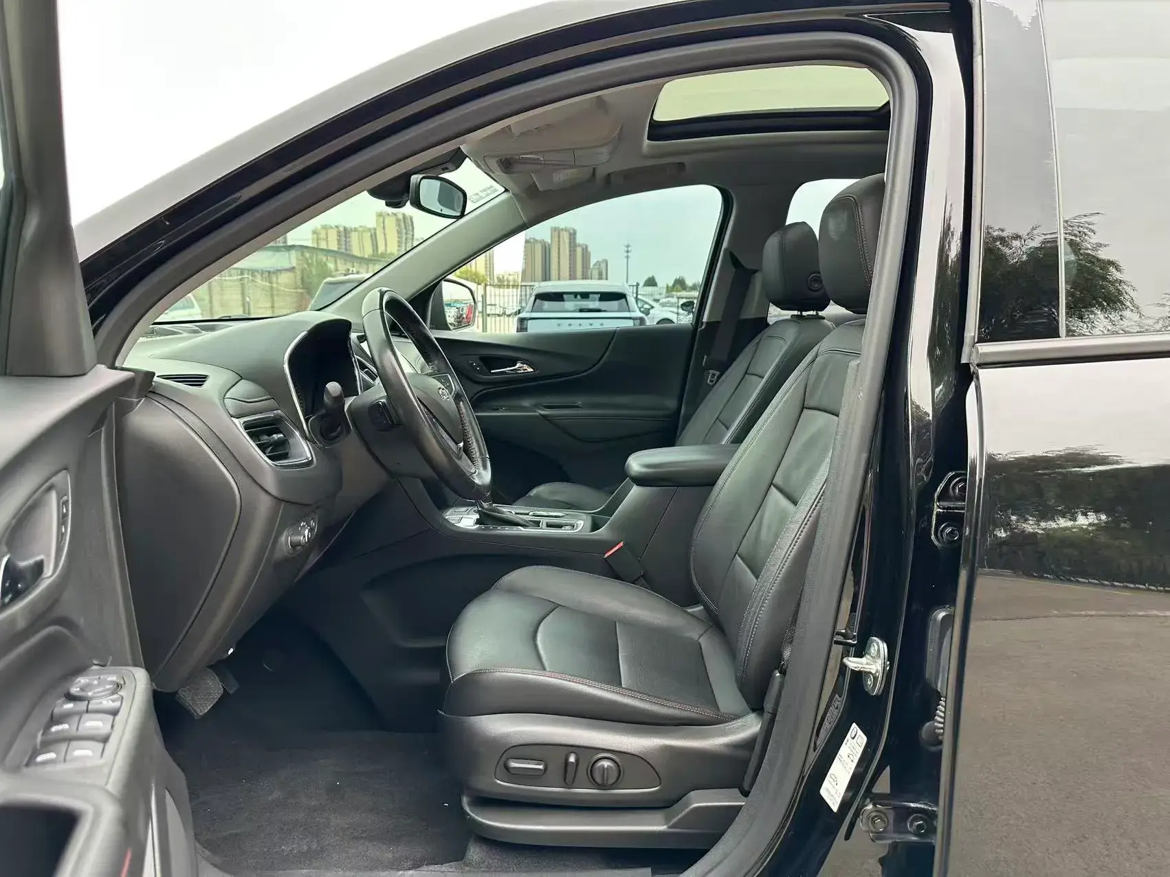 2019 CHEVROLET EQUINOX thumbnail 4