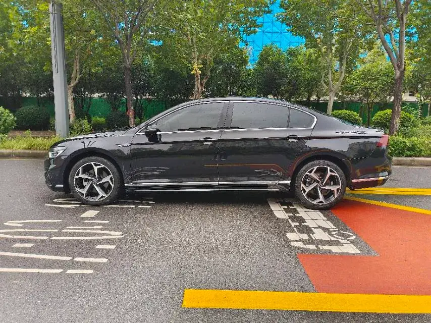 2024 VOLKSWAGEN MAGOTAN thumbnail 4