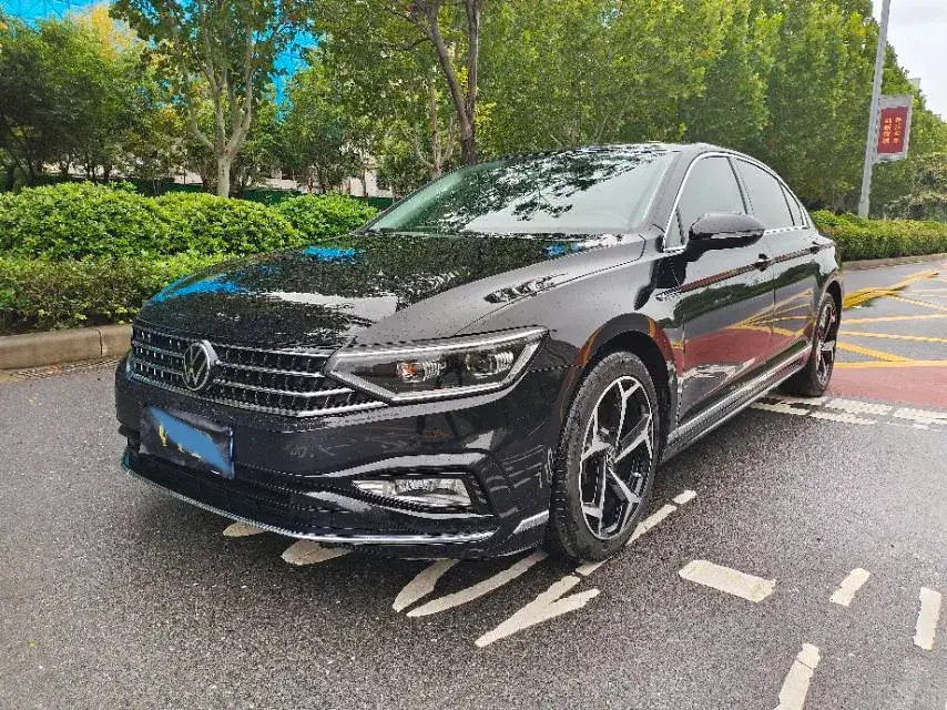 2024 VOLKSWAGEN MAGOTAN view 1