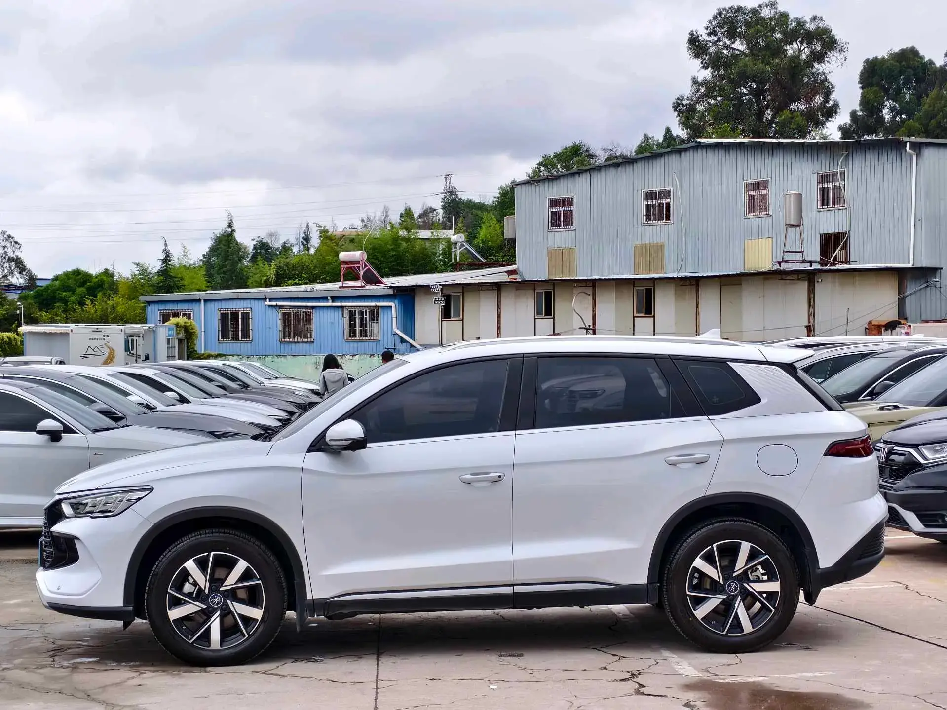 2024 BYD SONG thumbnail 3