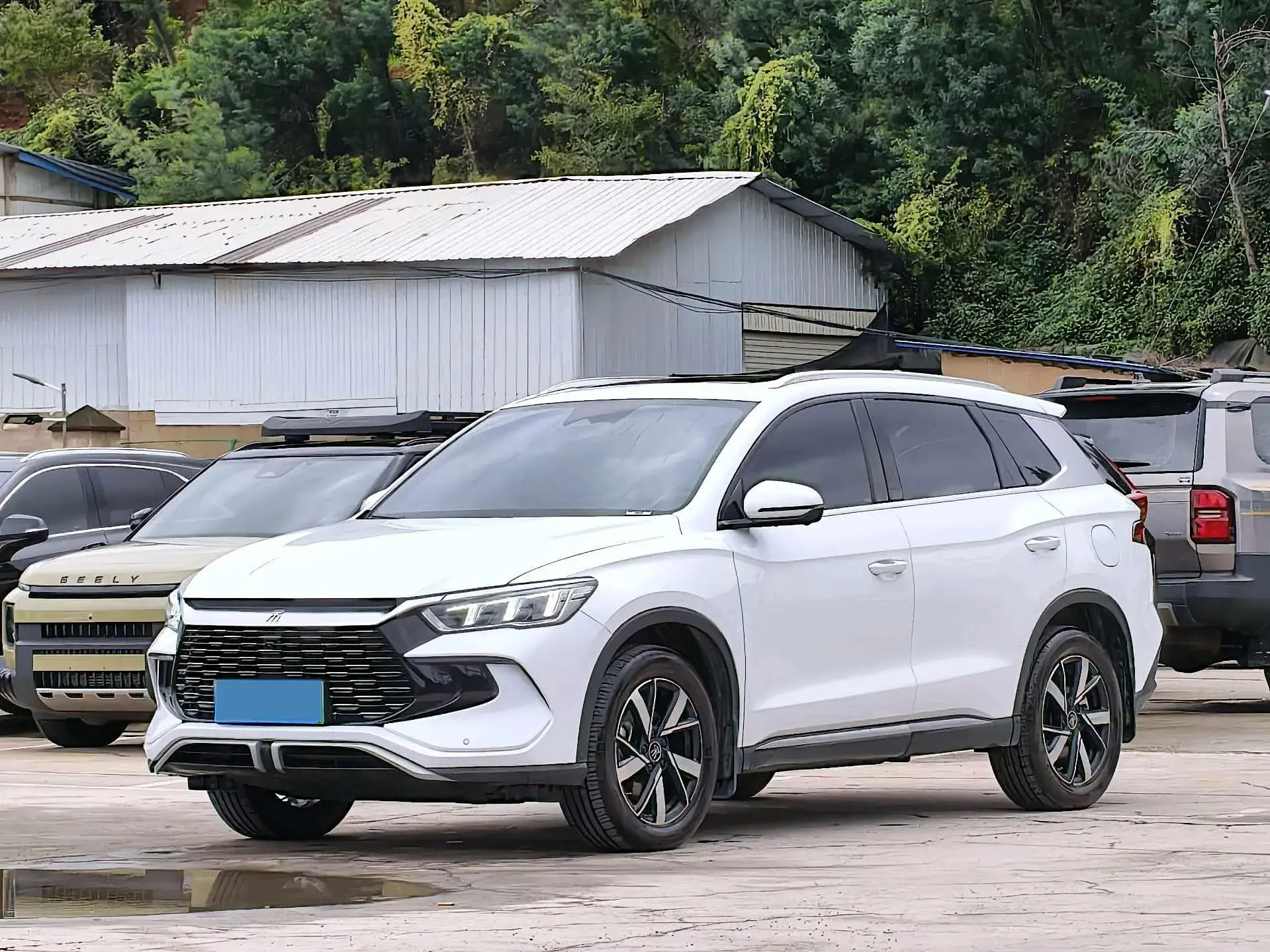 2024 BYD SONG view 1