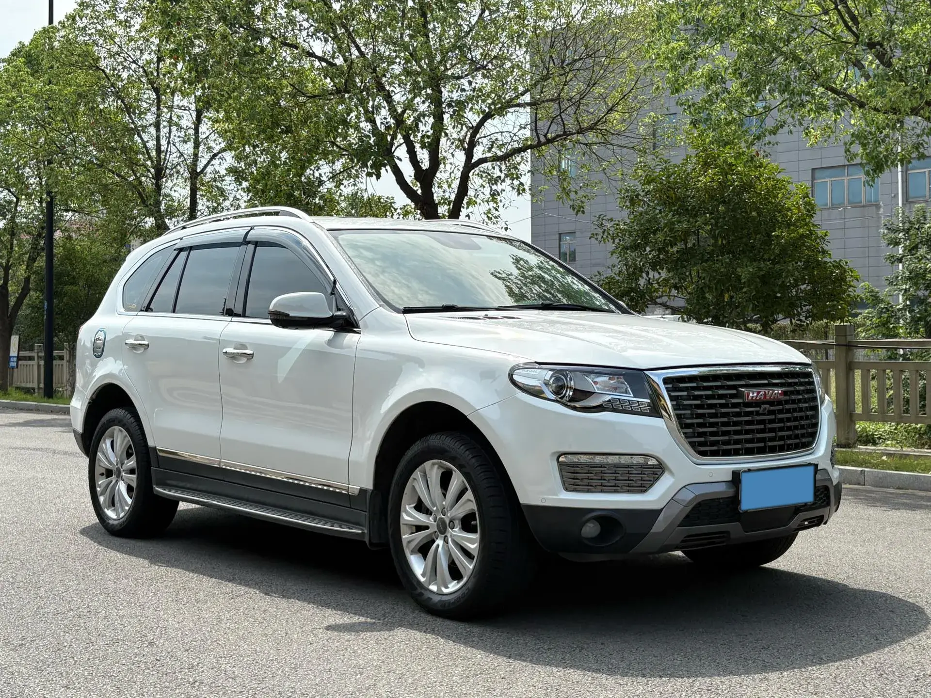 2017 HAVAL H8 thumbnail 2