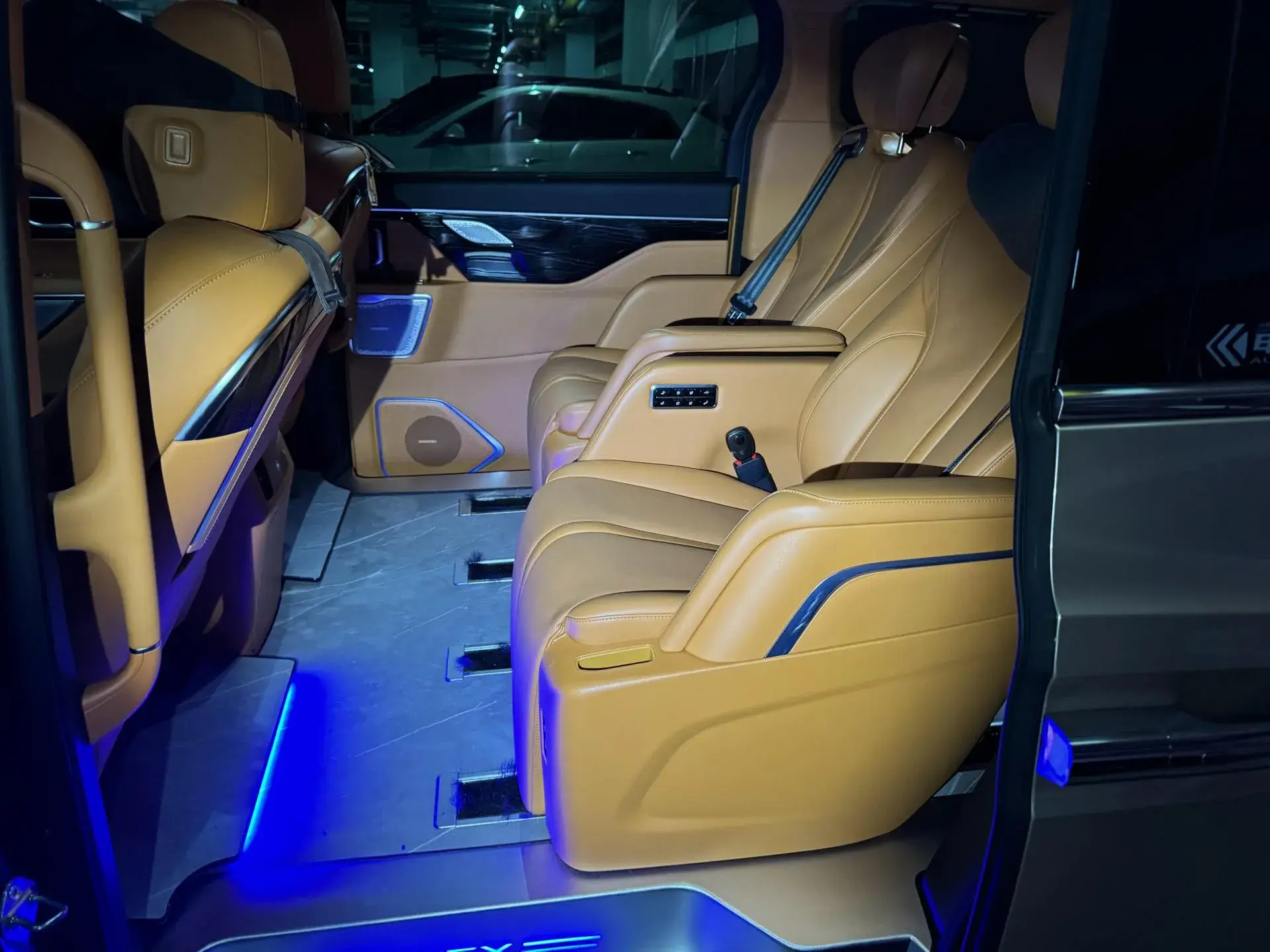 2024 VOYAH ZHUIGUANG thumbnail 4