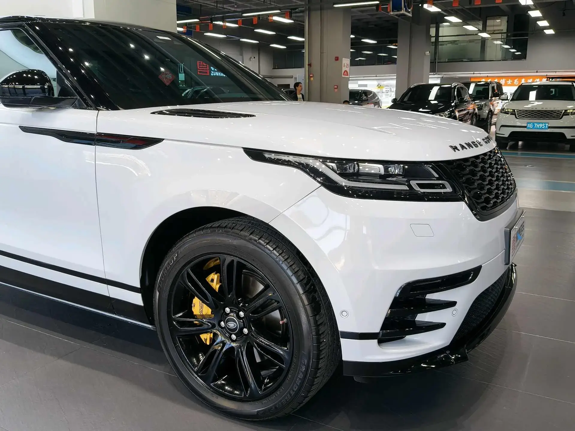 2020 LAND ROVER thumbnail 4