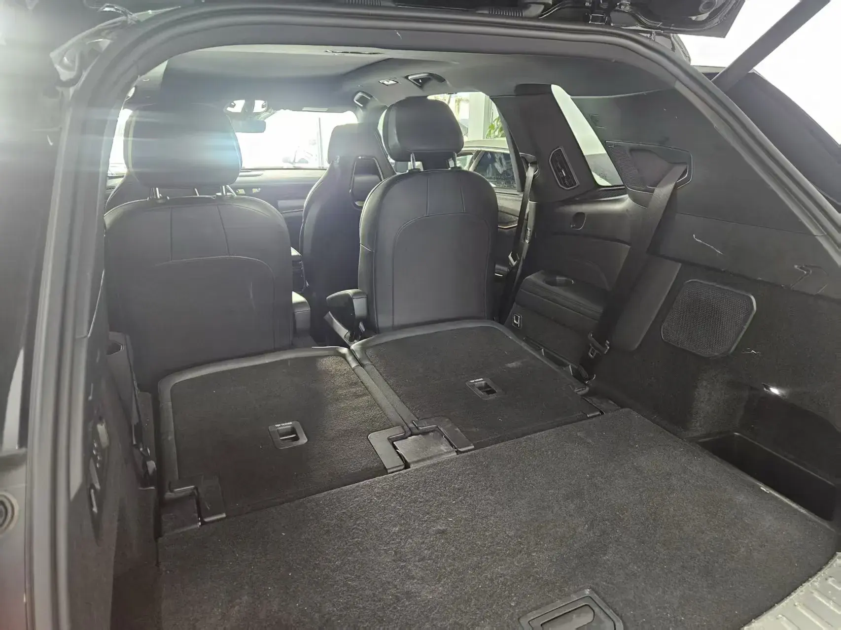 2021 LYNK&CO 09 thumbnail 4