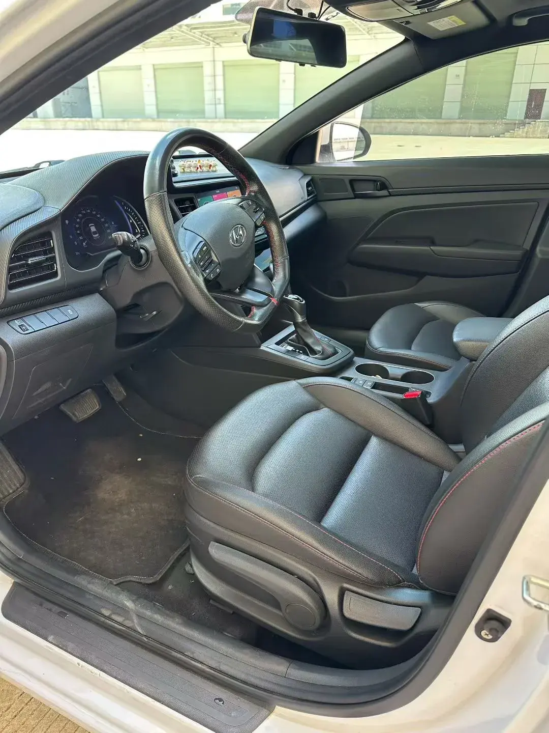 2019 HYUNDAI ELANTRA thumbnail 4