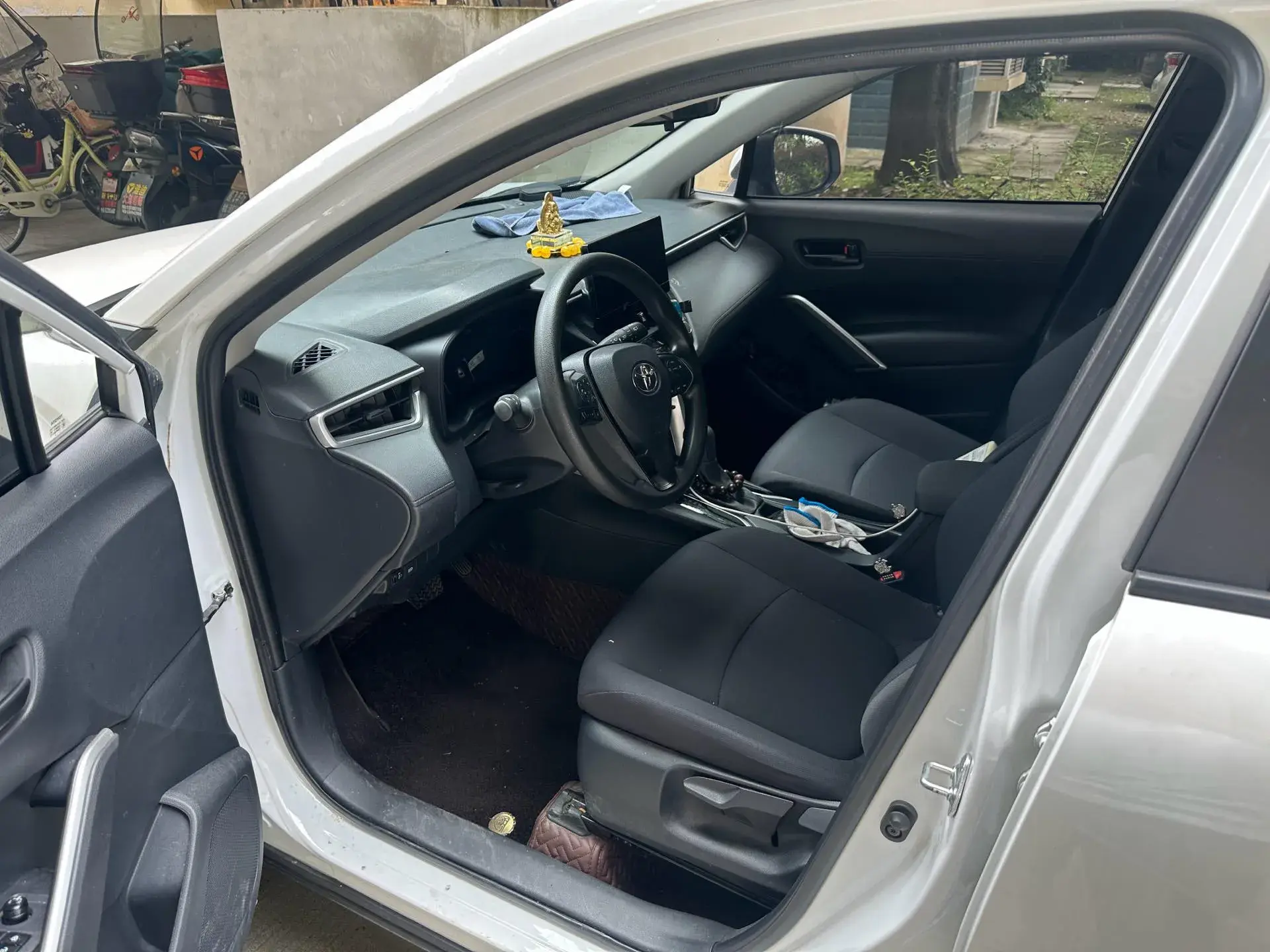 2024 TOYOTA COROLLA thumbnail 3