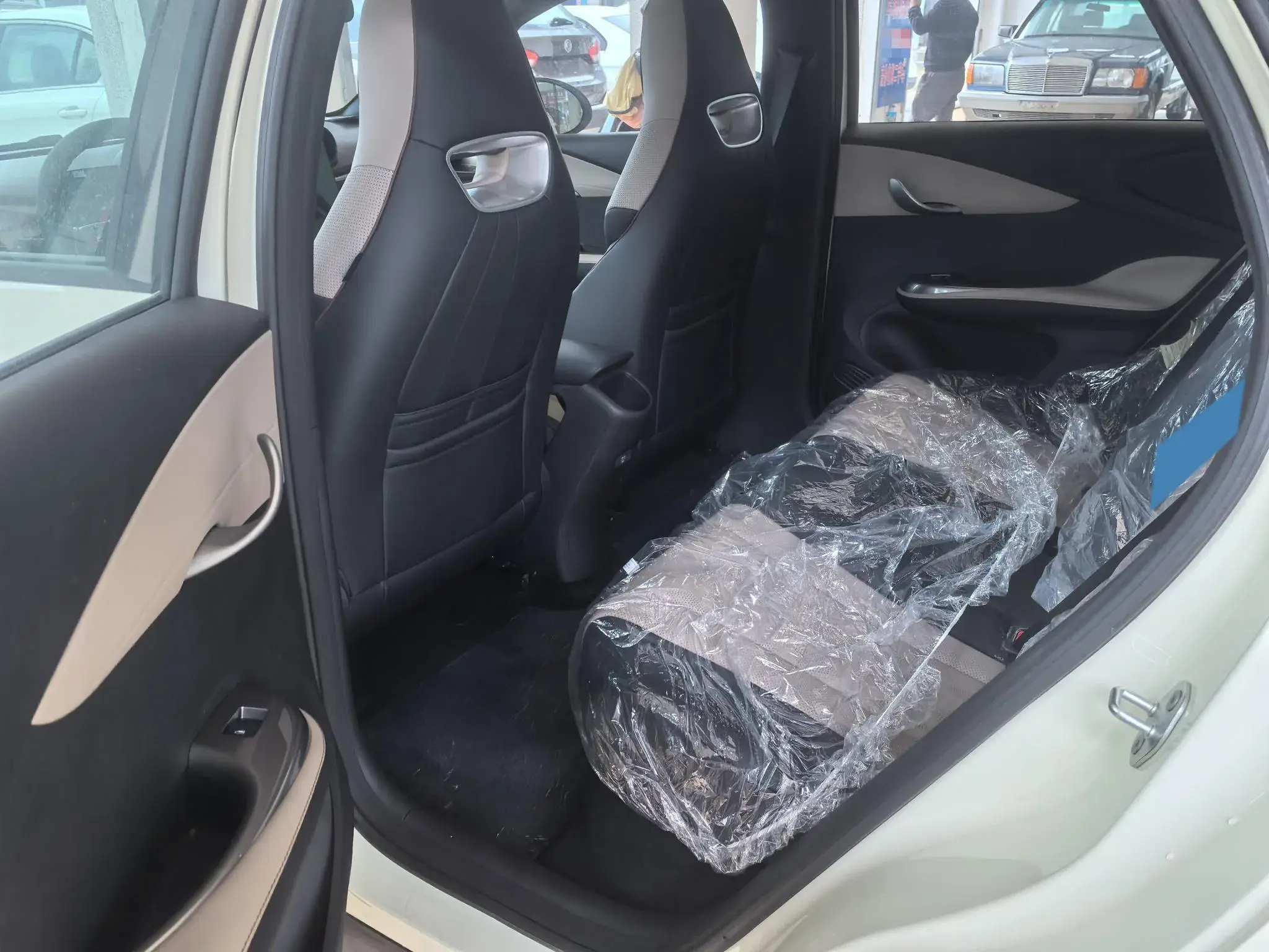 2025 BYD DOLPHIN thumbnail 4