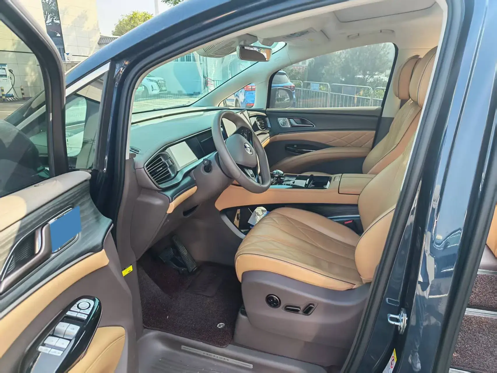 2022 DENZA D9 thumbnail 4