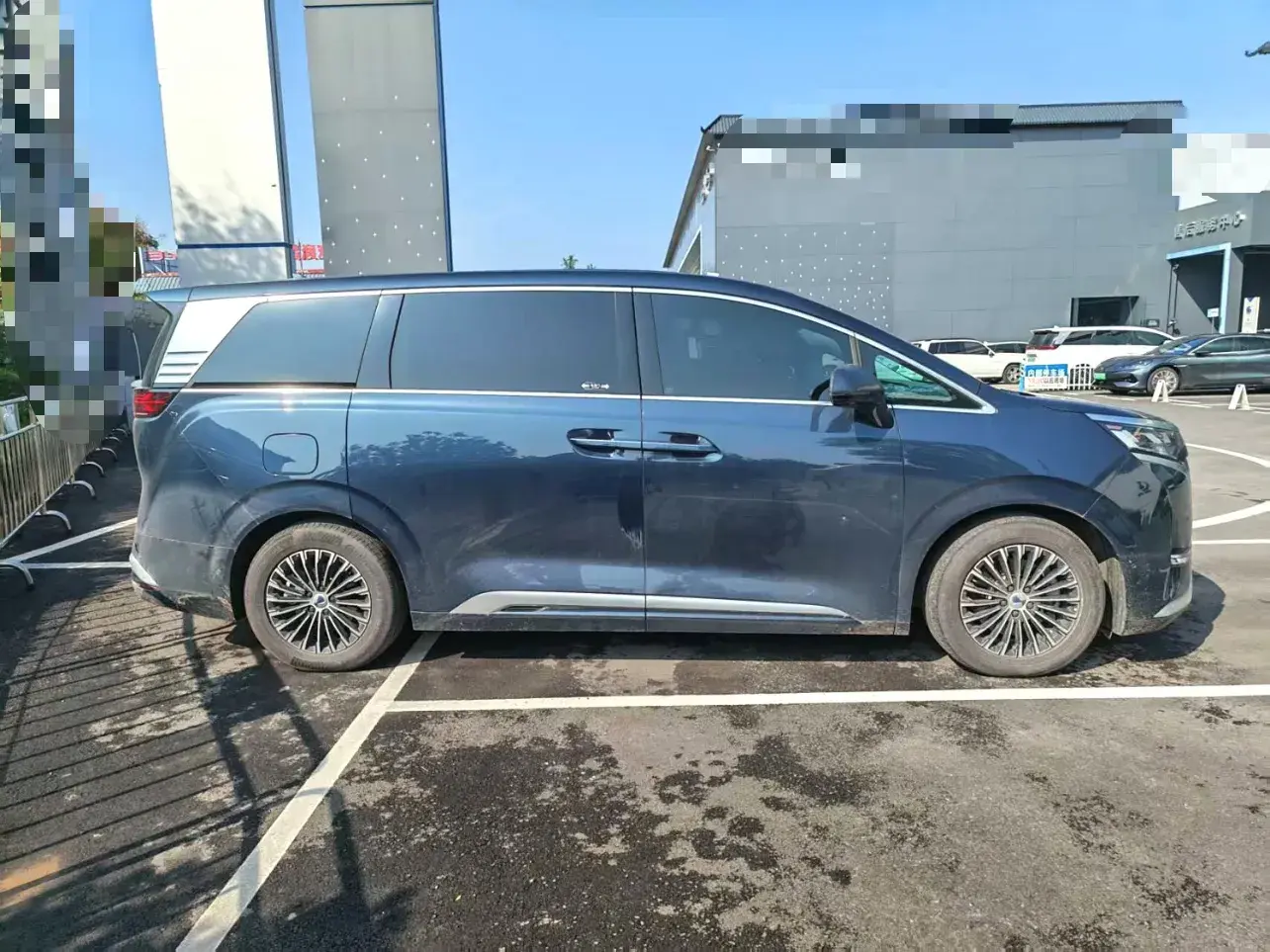 2022 DENZA D9 thumbnail 2