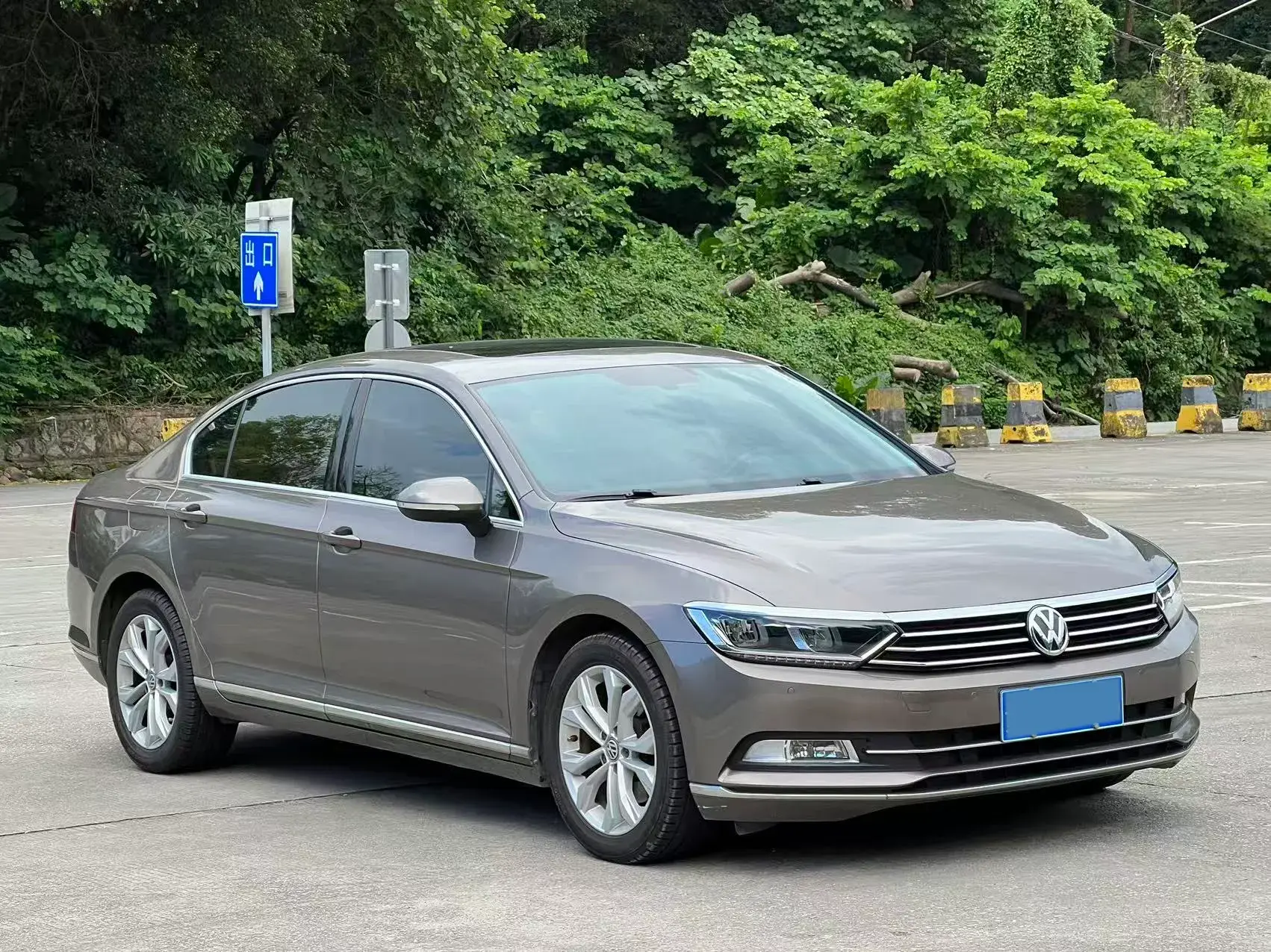 2018 VOLKSWAGEN MAGOTAN thumbnail 3