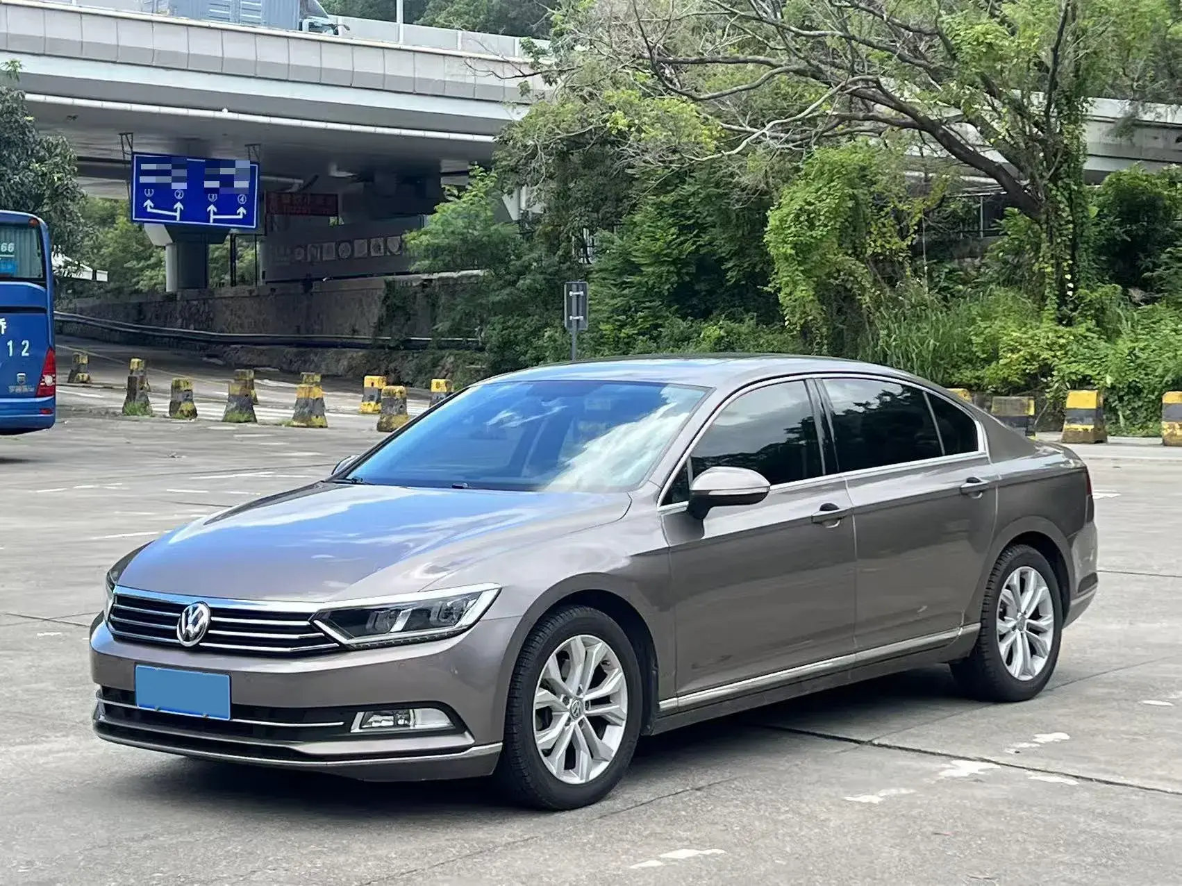 2018 VOLKSWAGEN MAGOTAN view 1