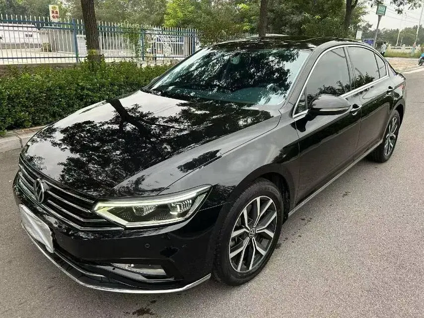 2020 VOLKSWAGEN MAGOTAN view 1