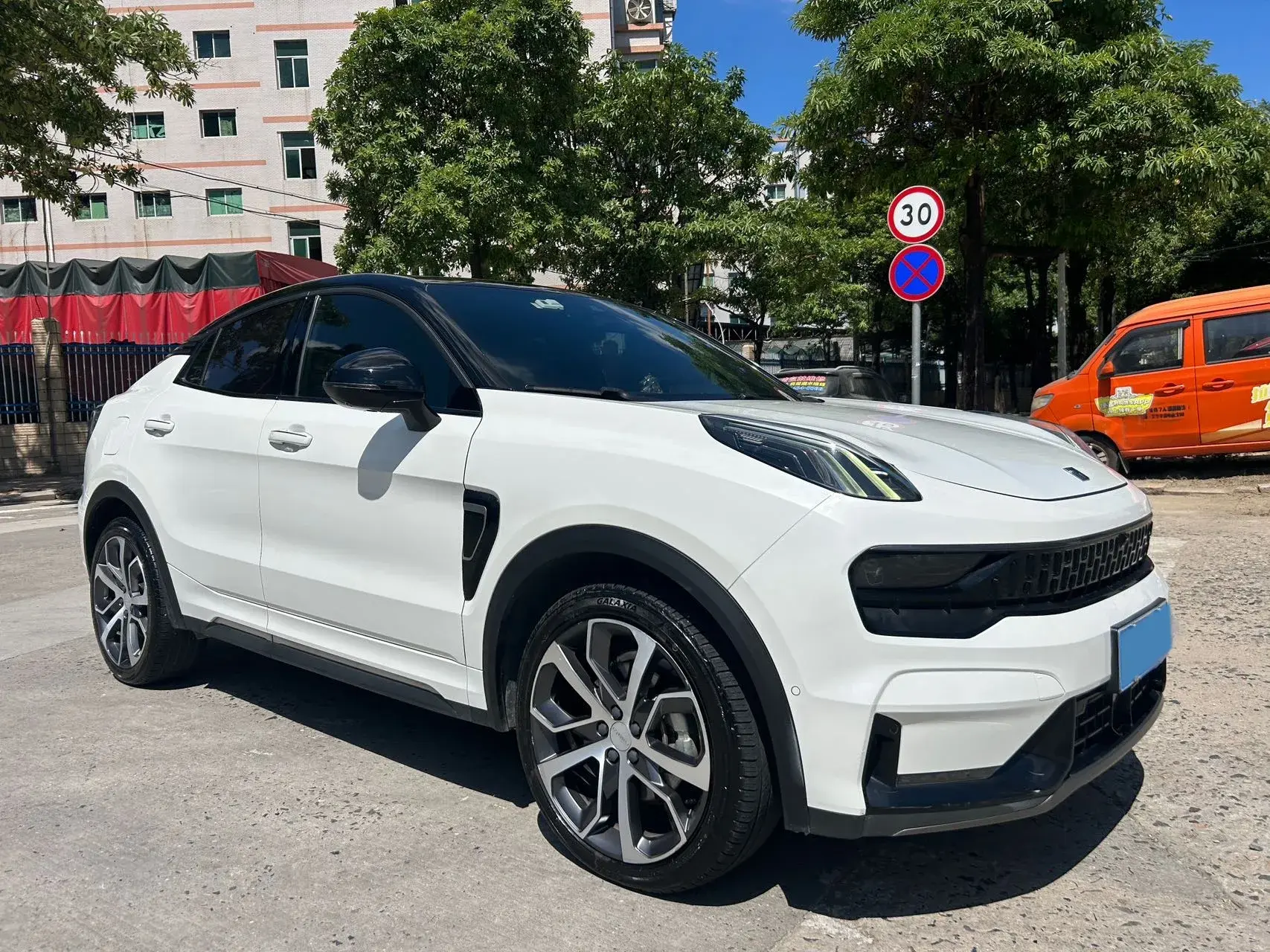 2022 LYNK&CO 05 thumbnail 2