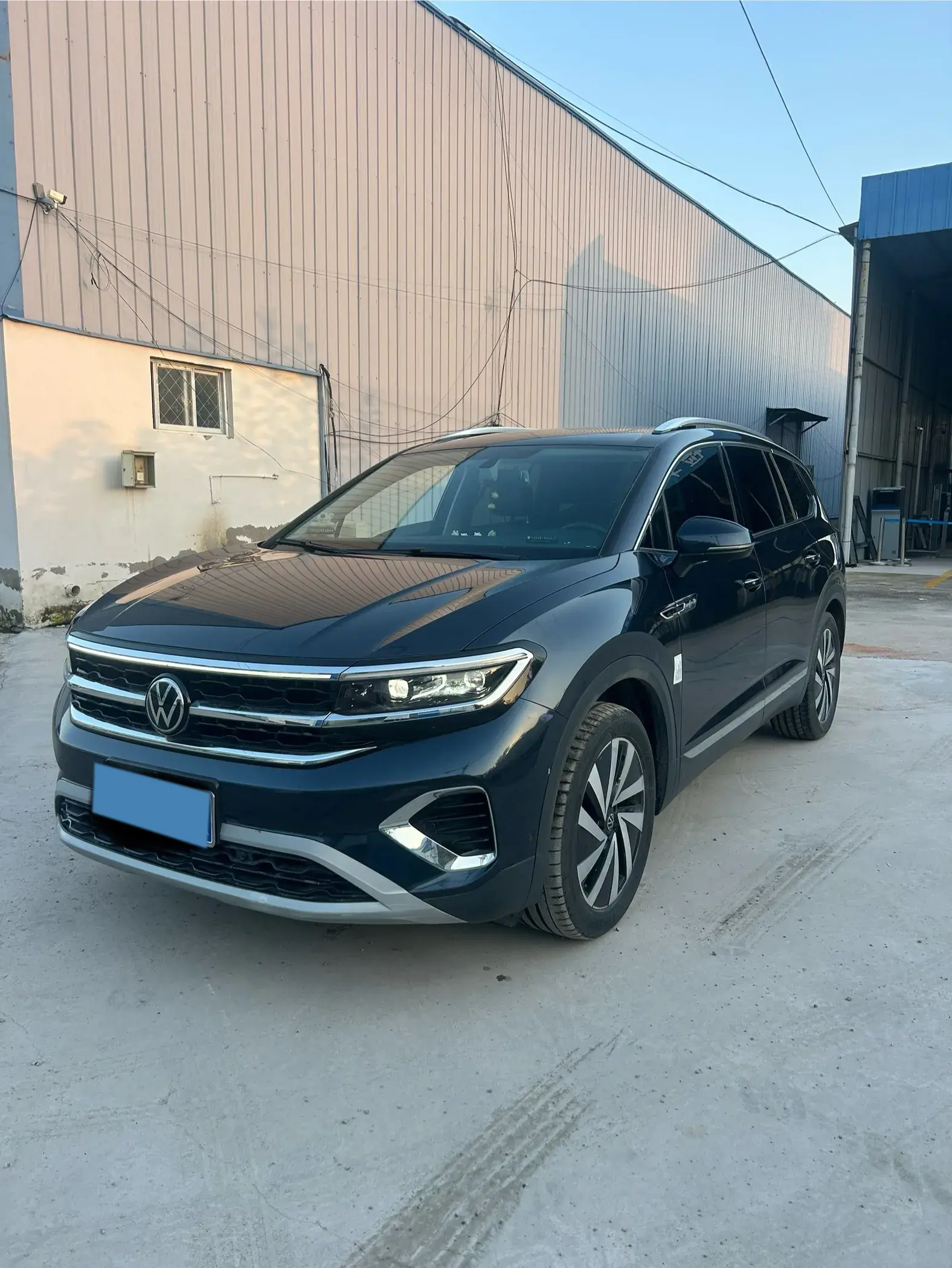 2021 VOLKSWAGEN TALAGON view 1