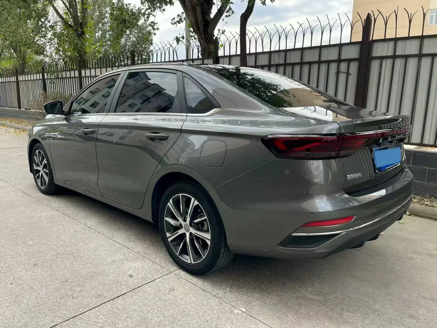 2022 GEELY EMGRAND thumbnail 4