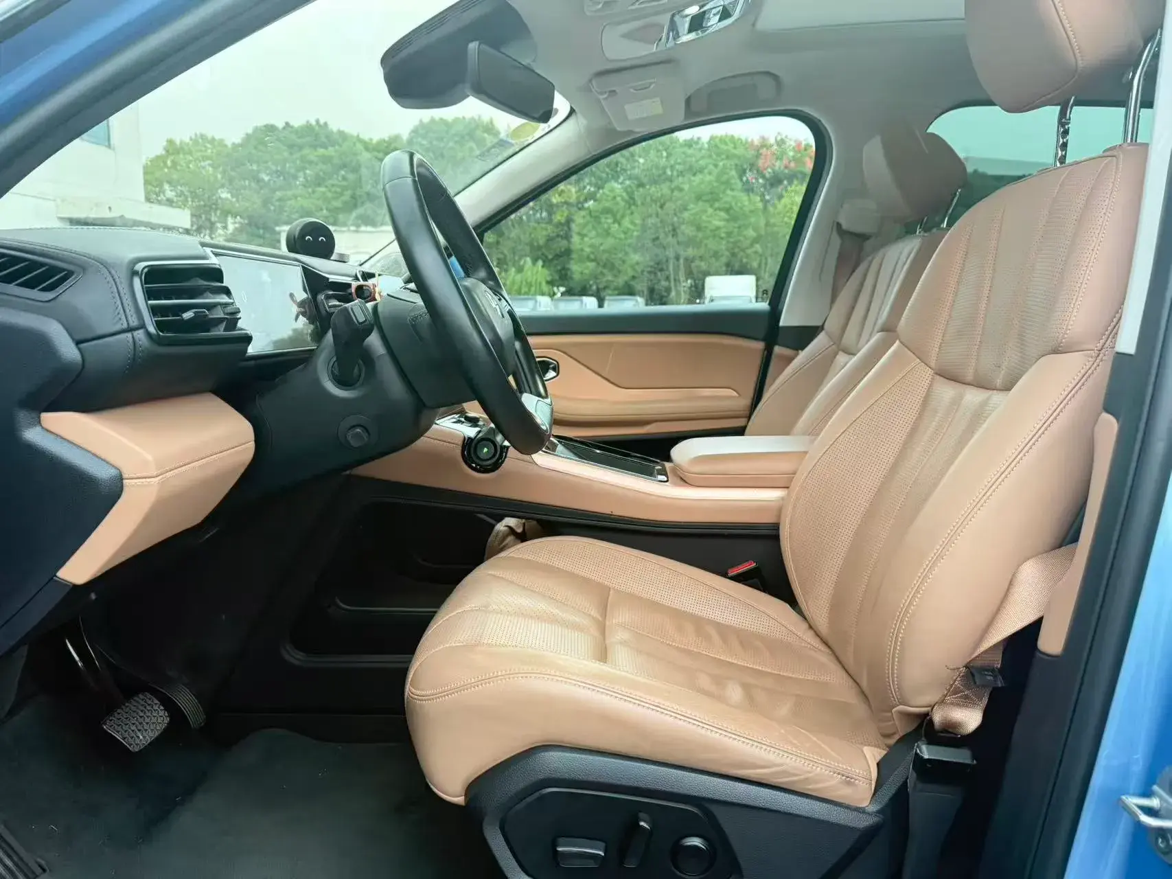 2018 NIO ES8 thumbnail 2