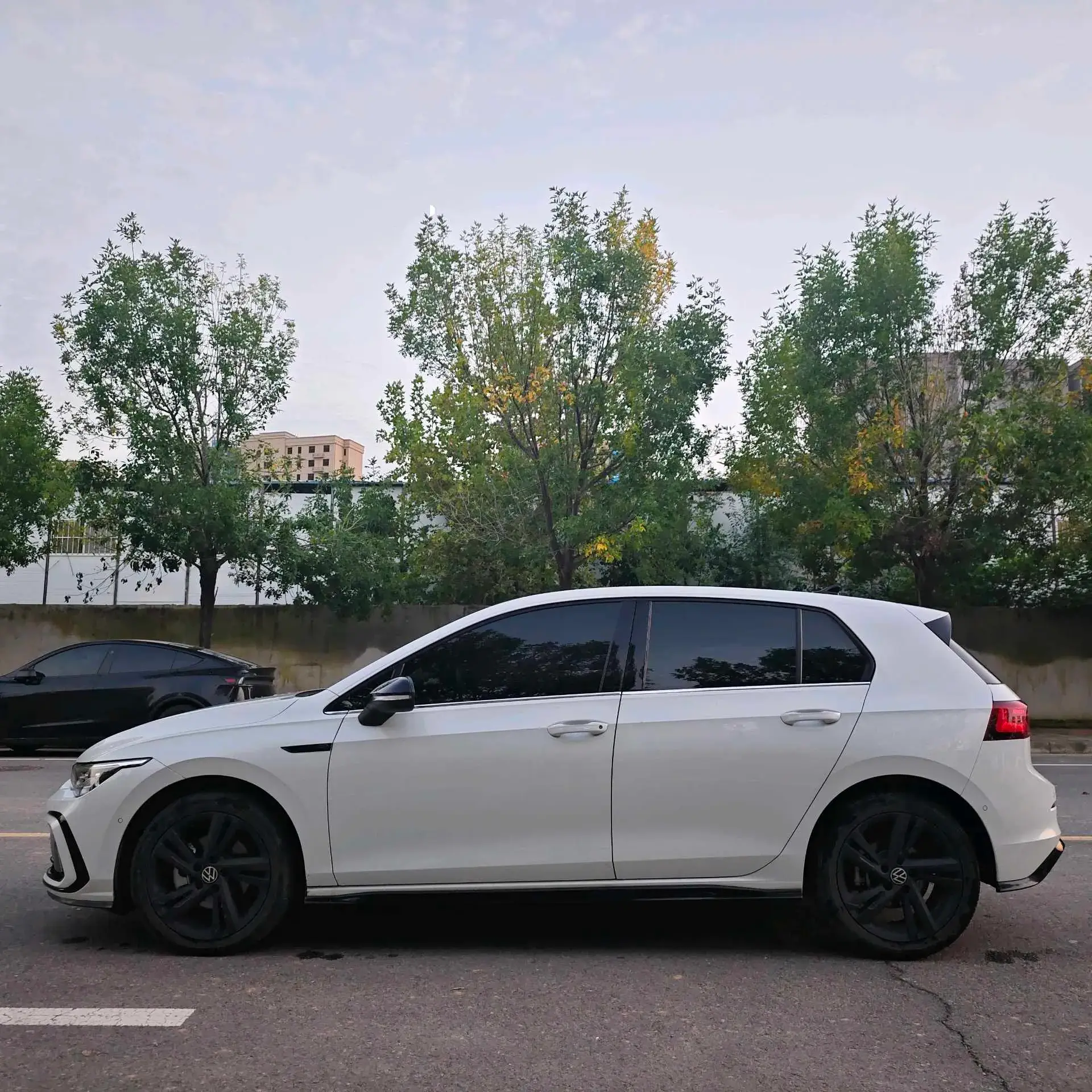 2021 VOLKSWAGEN GOLF thumbnail 4